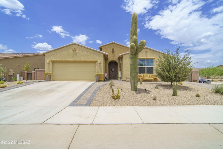 Photo 1 of 41 - 1501 E Lower Mine Ln, Sahuarita, AZ 85629