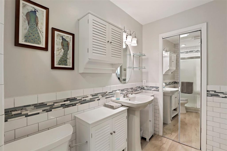 Photo 18 of 32 - 2022 Mill Creek Rd, Garland, TX 75044