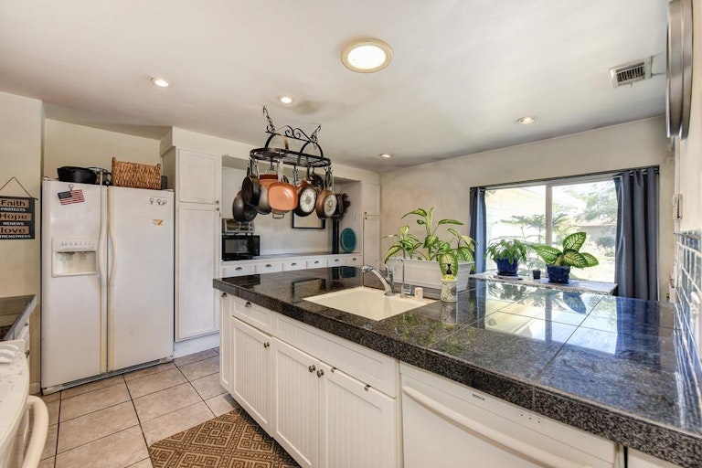 Photo 3 of 26 - 10664 Chardonay Dr, Rancho Cordova, CA 95670