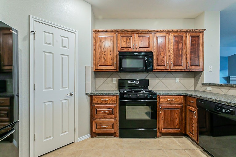 Photo 10 of 26 - 2319 Sparrow, Forney, TX 75126