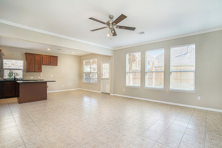 Photo 6 of 17 - 1315 Lucas St, Pearland, TX 77581