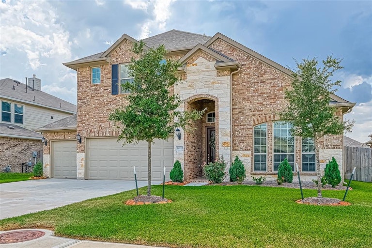 Photo 2 of 37 - 16223 Amber Brown Dr, Hockley, TX 77447