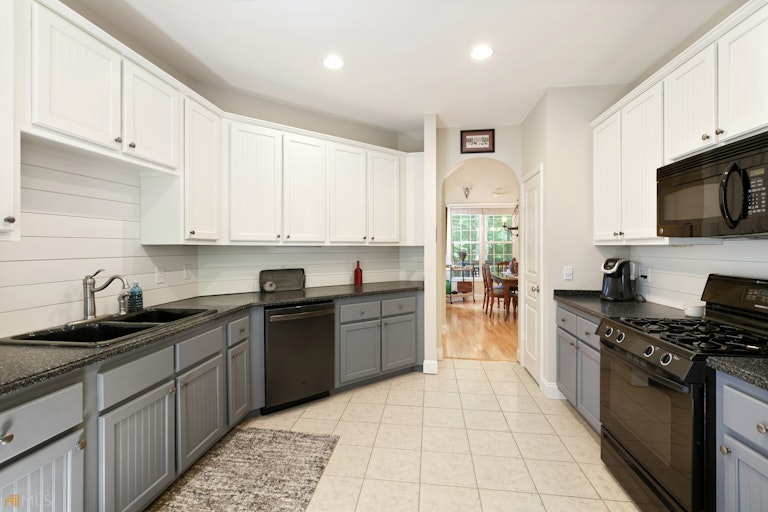Photo 19 of 59 - 2550 Johnston Rd NW, Kennesaw, GA 30152