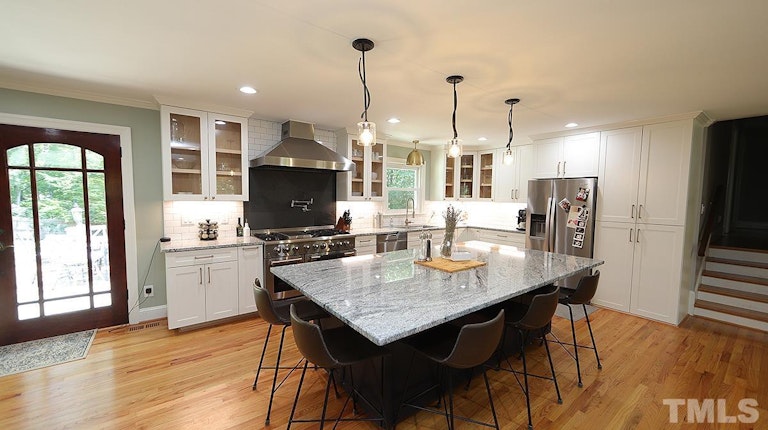 Photo 5 of 15 - 6316 Gainsborough Dr, Raleigh, NC 27612