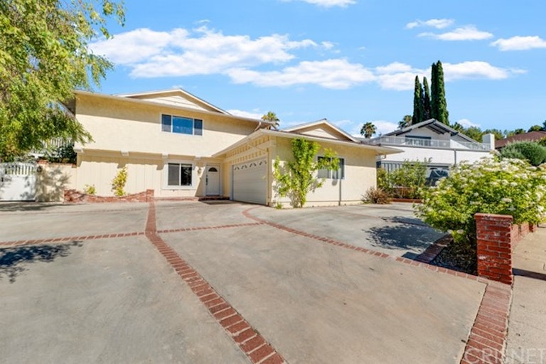 Photo 2 of 52 - 23644 Del Cerro Cir, Canoga Park, CA 91304