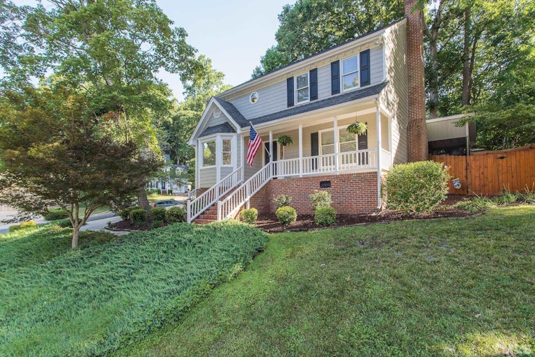 Photo 1 of 17 - 7400 Tall Oaks Ct, Raleigh, NC 27613