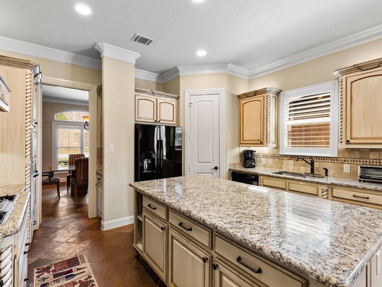 Photo 7 of 31 - 5421 Pershing Ave, Fort Worth, TX 76107