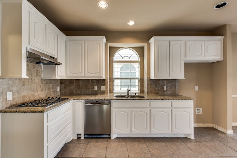 Photo 14 of 38 - 14017 Blueberry Hill Dr, Little Elm, TX 75068