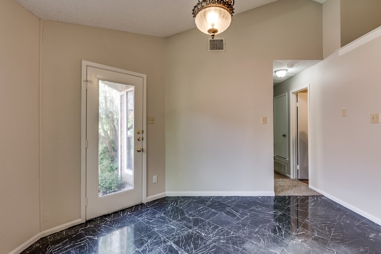 Photo 8 of 26 - 1016 Mapleleaf Ln, Coppell, TX 75019