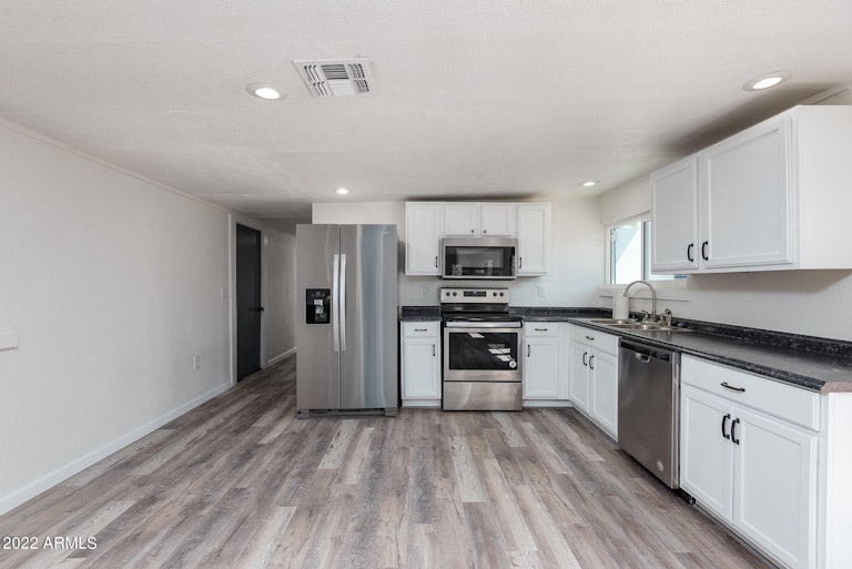 Photo 3 of 24 - 45386 W Hathaway Ave, Maricopa, AZ 85139