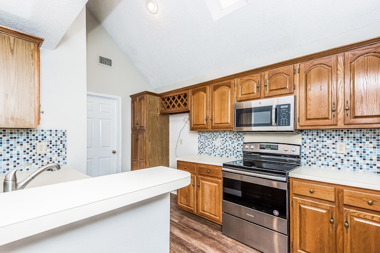 Photo 13 of 25 - 2253 Meadowstone Dr, Carrollton, TX 75006