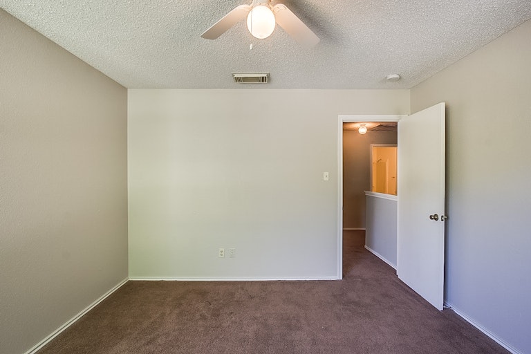 Photo 11 of 17 - 4842 Limestone Well Dr, San Antonio, TX 78247