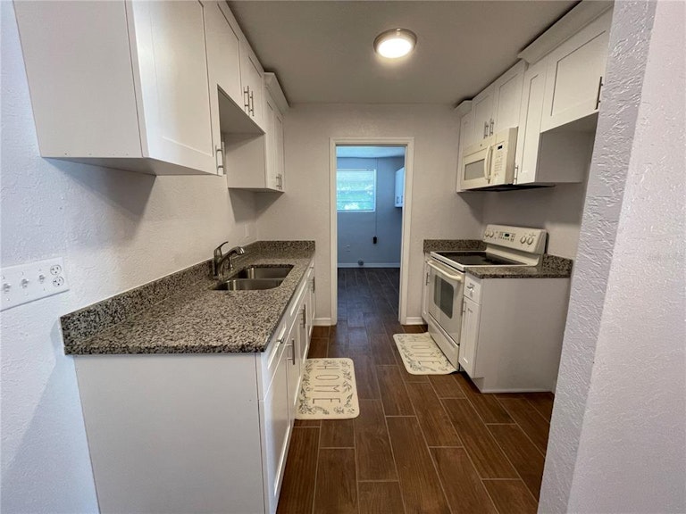 Photo 7 of 30 - 1107 31st Street Ct E, Palmetto, FL 34221