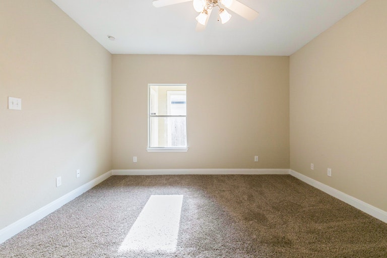 Photo 15 of 24 - 5602 Post Oak Manor Dr, Houston, TX 77085