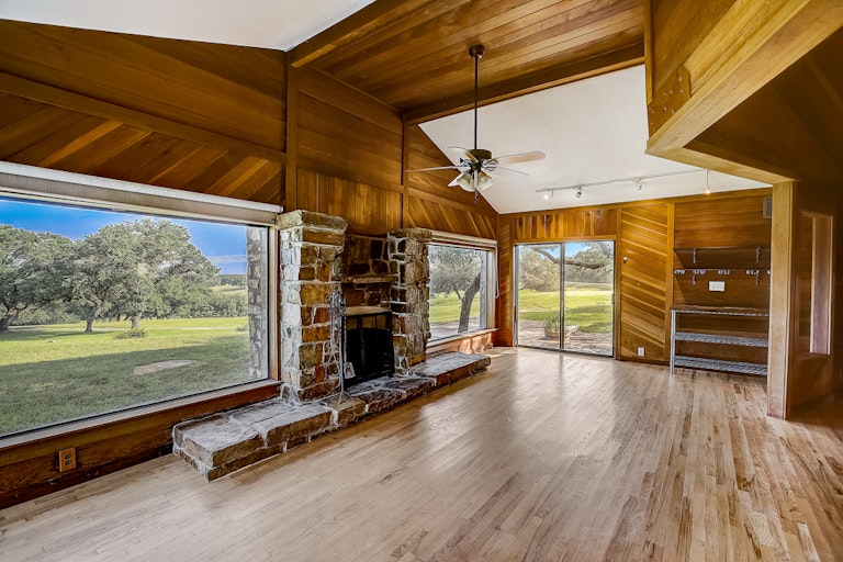 Photo 13 of 60 - 915 Lauder Dr, Spicewood, TX 78669
