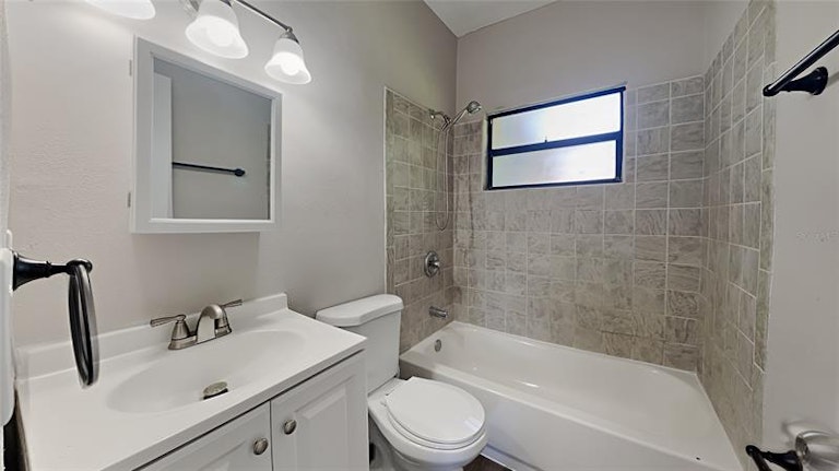 Photo 7 of 13 - 4124 Fairford Dr, New Port Richey, FL 34652