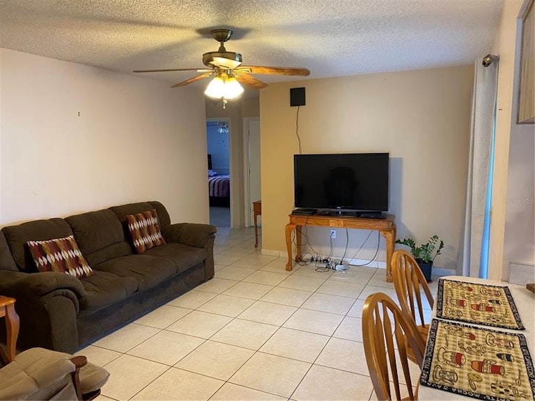 Photo 6 of 21 - 2120 El Campo Ave, Deltona, FL 32725