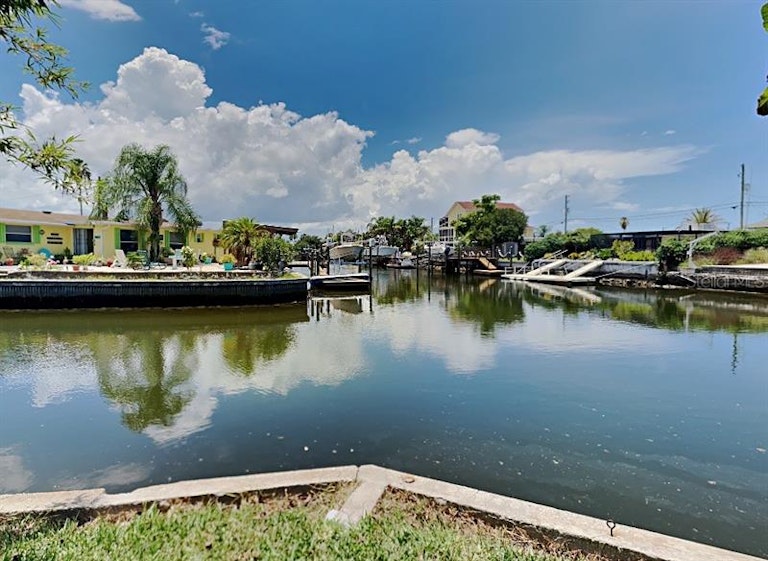 Photo 2 of 15 - 6712 Sea Ranch Dr, Hudson, FL 34667