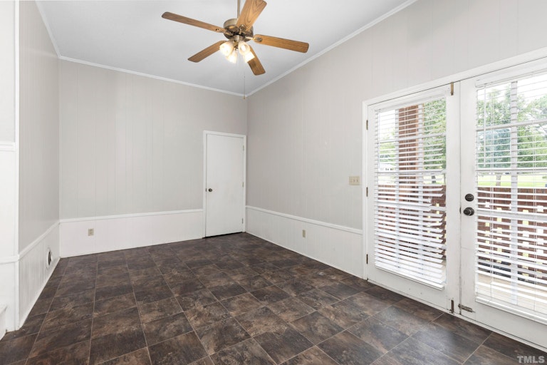 Photo 13 of 31 - 601 Wedgewood Ave, Zebulon, NC 27597