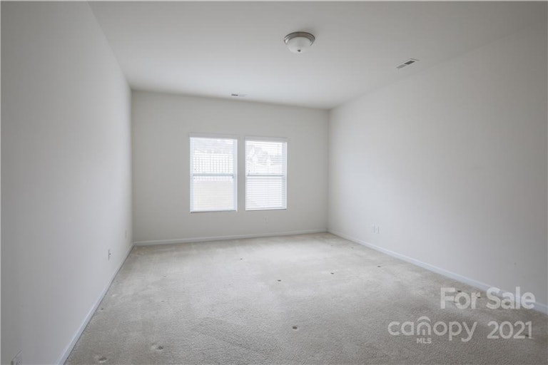 Photo 9 of 17 - 3041 S Devon St, Charlotte, NC 28213