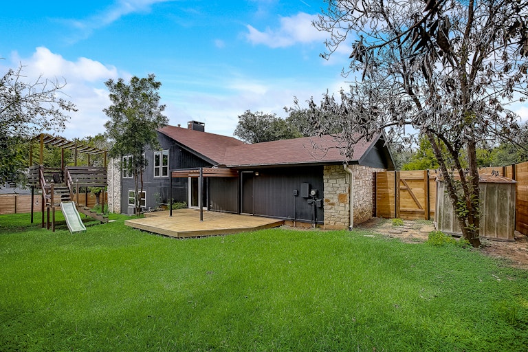 Photo 5 of 50 - 8103 Shiloh Ct, Austin, TX 78745