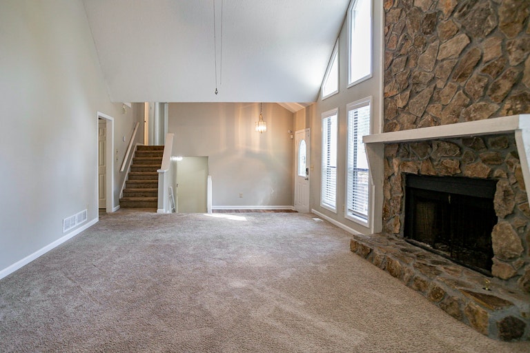 Photo 9 of 28 - 2511 Deer Isle Cv, Lawrenceville, GA 30044