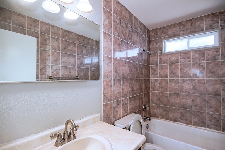 Photo 18 of 21 - 4820 N 87th Ave, Phoenix, AZ 85037
