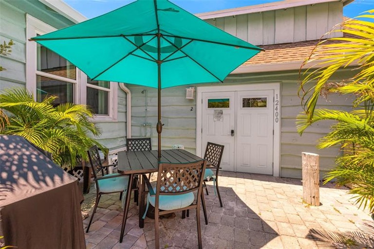 Photo 5 of 52 - 12400 Gulf Blvd #1, Saint Petersburg, FL 33706