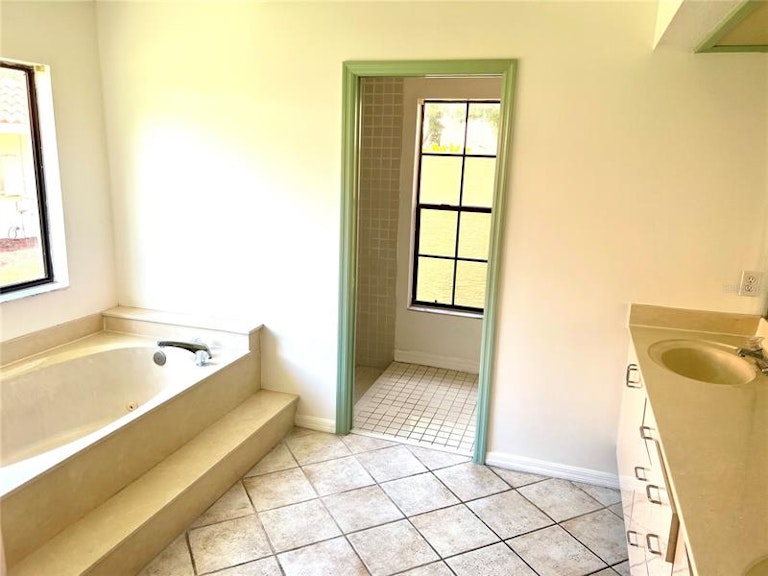 Photo 9 of 25 - 7717 Apple Tree Cir, Orlando, FL 32819