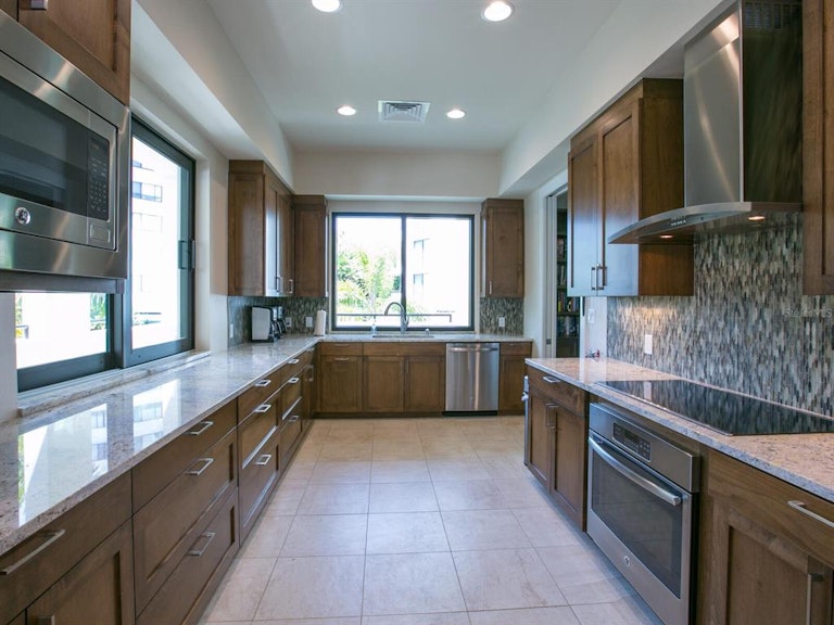 Photo 36 of 39 - 1485 Gulf Of Mexico Dr #103, Longboat Key, FL 34228