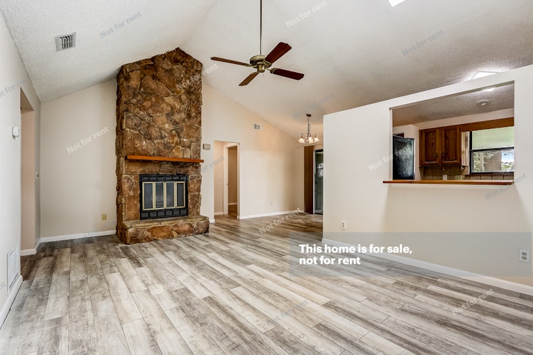 Photo 5 of 30 - 8362 Sunflower Ct, Jacksonville, FL 32244