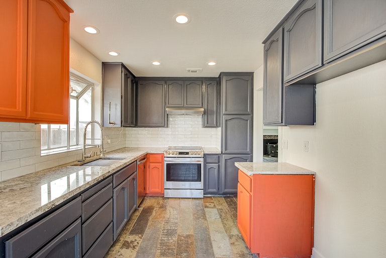 Photo 4 of 32 - 6724 Folkstone Way, Elk Grove, CA 95758