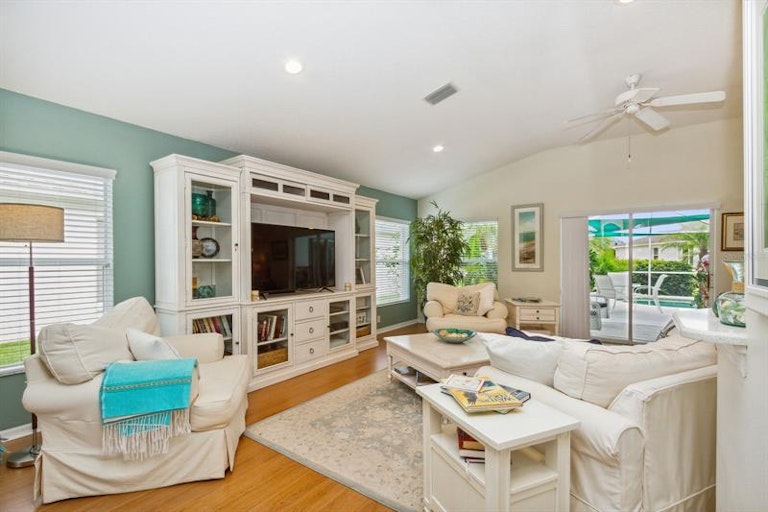Photo 5 of 26 - 1708 Arbor Knoll Loop, Trinity, FL 34655