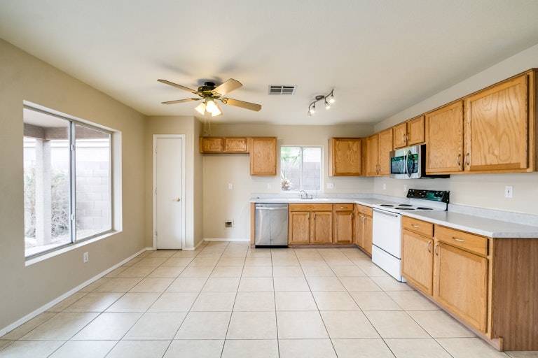 Photo 6 of 29 - 20244 N 30th Pl, Phoenix, AZ 85050