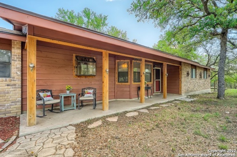 Photo 5 of 38 - 1122 Crescent Hill Dr, San Antonio, TX 78253