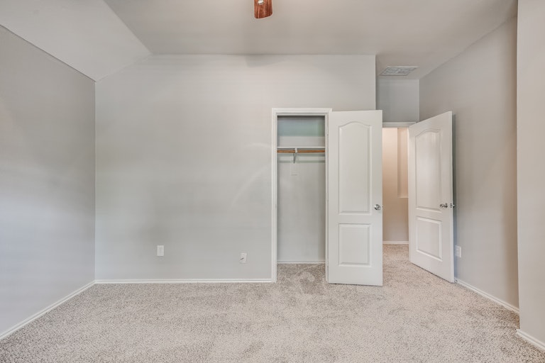 Photo 18 of 24 - 409 Twin Knoll Dr, McKinney, TX 75071