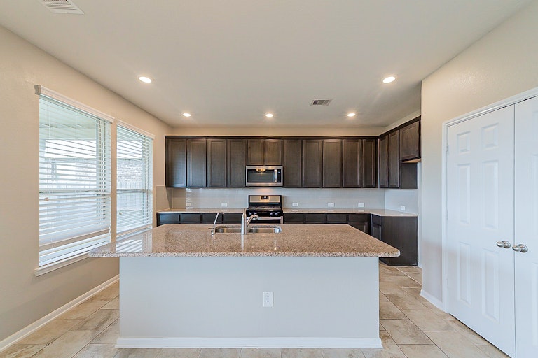 Photo 2 of 36 - 12731 Arcola Valley Ct, Houston, TX 77044