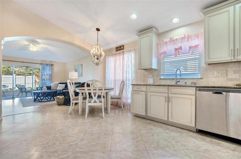 Photo 13 of 30 - 22328 Red Jacket Ln, Land O Lakes, FL 34639