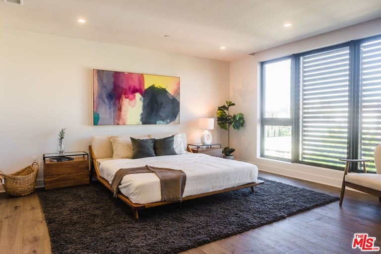 Photo 4 of 6 - 411 S Hamel Rd #405, Los Angeles, CA 90048