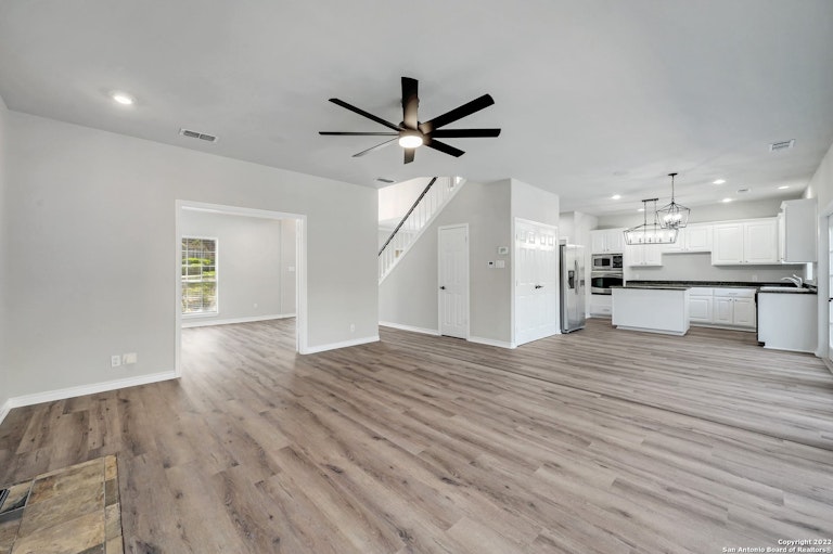 Photo 6 of 32 - 16218 Robinwood Ln, San Antonio, TX 78248