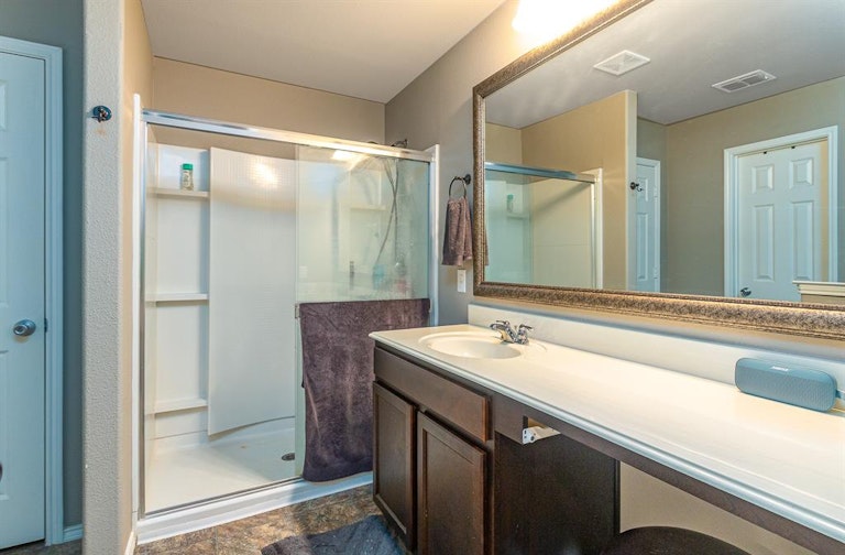 Photo 16 of 29 - 1300 Honeywood Ln, Royse City, TX 75189