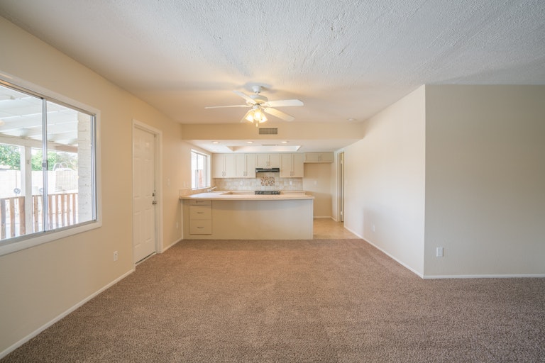 Photo 6 of 26 - 10612 N 47th Dr, Glendale, AZ 85304