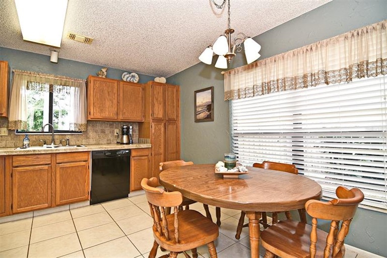 Photo 9 of 42 - 1074 Beckstrom Dr, Oviedo, FL 32765