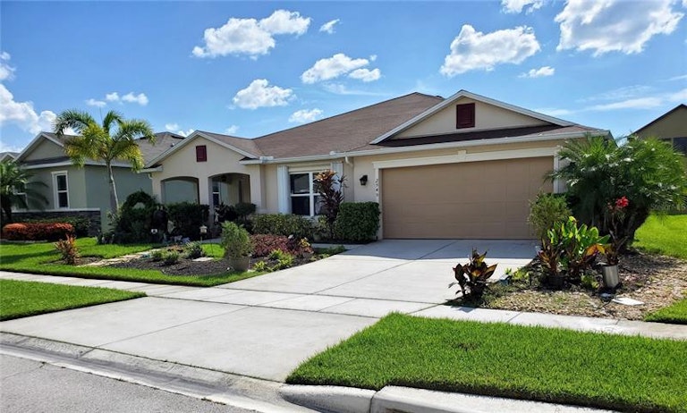 Photo 2 of 40 - 2945 Boating Blvd, Kissimmee, FL 34746
