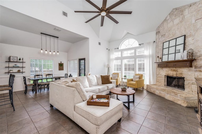 Photo 13 of 35 - 2604 Stallions Ln, Celina, TX 75009