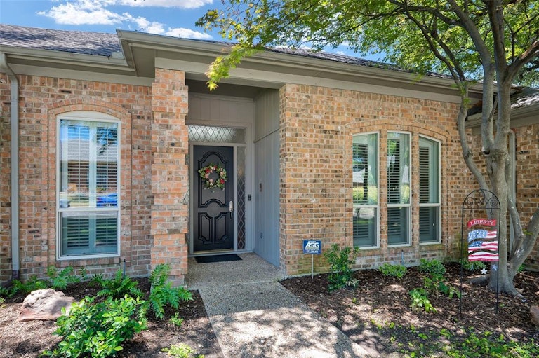 Photo 5 of 40 - 7336 Williamswood Dr, Dallas, TX 75252