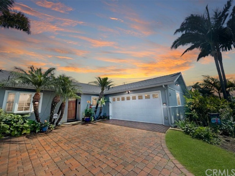 Photo 24 of 28 - 8301 Friesland Dr, Huntington Beach, CA 92647