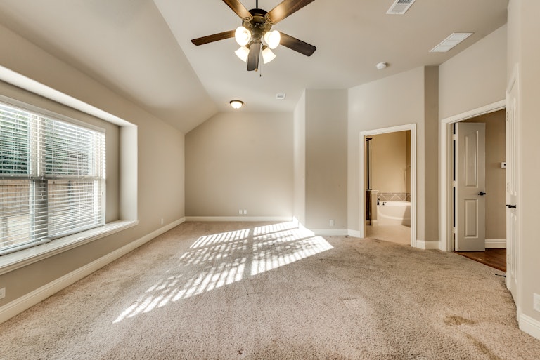 Photo 17 of 37 - 1129 Longhorn Dr, Aubrey, TX 76227