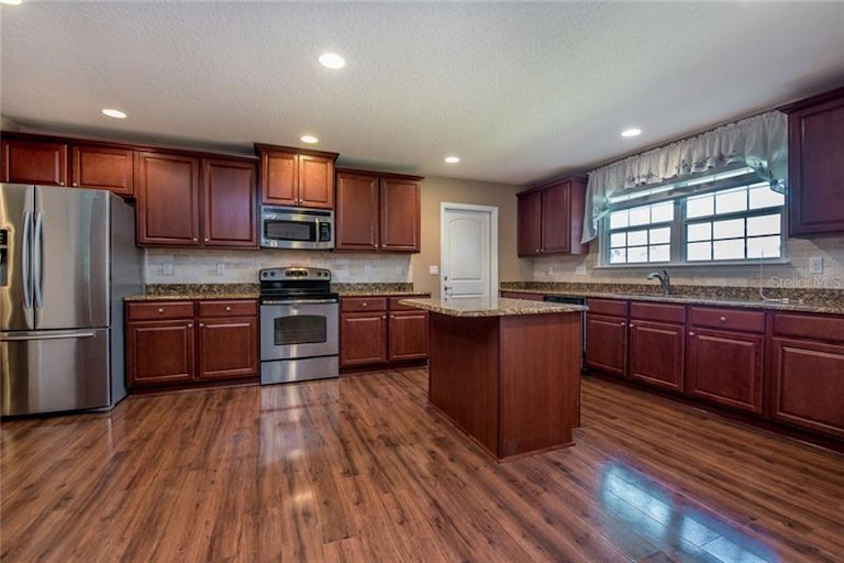 Photo 11 of 25 - 703 Cinnamon Fern Ln, Deland, FL 32720