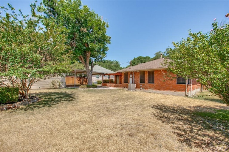 Photo 23 of 25 - 6462 Woodcrest Ln, Dallas, TX 75214